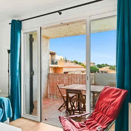 Le Phare Giens Clim/wifi/parking Apartment